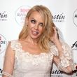 Kylie Minogue celá září.