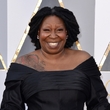 Whoopi Goldberg si zvolila šaty inspirované legendární Bette Davis.