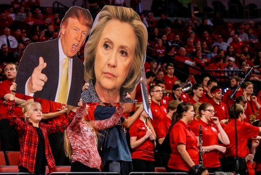 Po volebním superúterý se do prezidentské kampaně Hillary Clinton proti Donaldu Trumpovi zapojily celebrity.