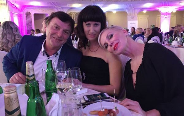 Pavel Trávníček s manželkou Monikou a Kateřinou Kornovou se sešli na vyhlášení Golfisty roku v Karlových Varech.