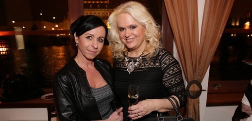 Monika Štiková s Jarkou Tóthovou natáčejí videoblog.