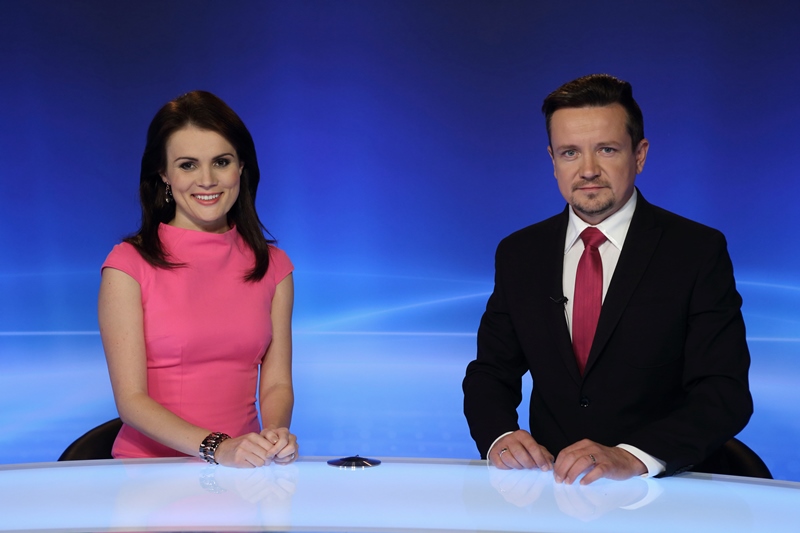 Kristýna Fantová s Mirkem Vaňurou z TV Barrandov jsou oblečeni decentně.