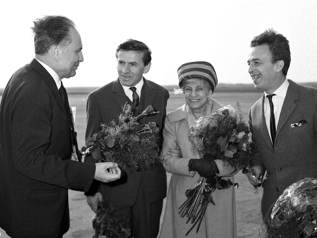 V roce 1966 byl Jozef Kroner s Idou Kamińskou převzít prvního Oscara pro československý film za Obchod na korze.