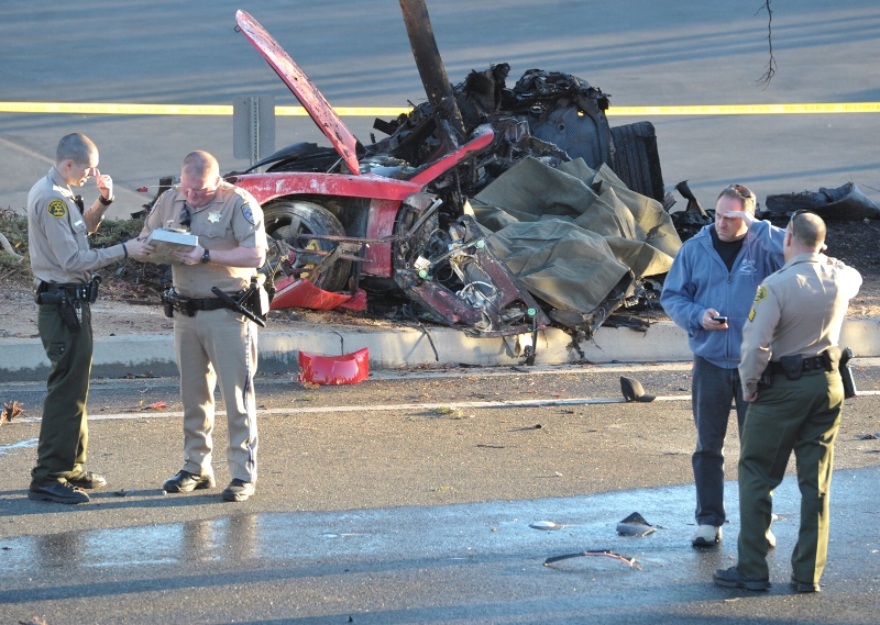 Řidič Roger Rodas ani spolujezdec Paul Walker neměli šanci nehodu přežít.