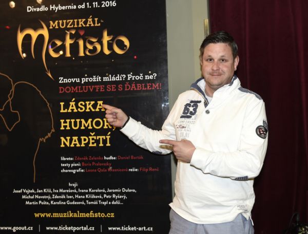 I Michal Novotný, který se věnuje hlavně činohře, kývnul na nabídku zahrát si v Mefistovi.