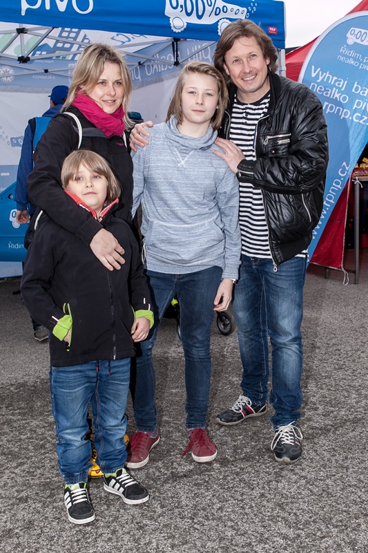 Pavel Kožíšek na akci organizace BESIP vyvedl celou svou rodinu.