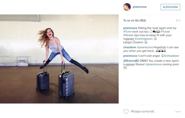 Takže takhle se to dámy a pánové cvičí na letišti s kufry.