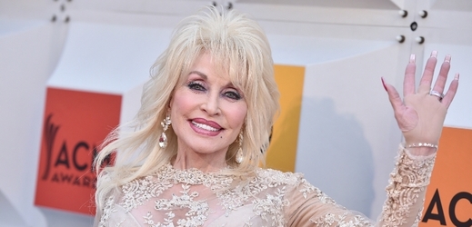 Dolly Parton si v rámci oslav zlaté svatby podruhé řekne "ano" se svým manželem.