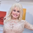 Dolly Parton si v rámci oslav zlaté svatby podruhé řekne "ano" se svým manželem.