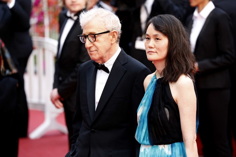 Woody Allen s manželkou Soon-Yi přicestovali na festival v Cannes.