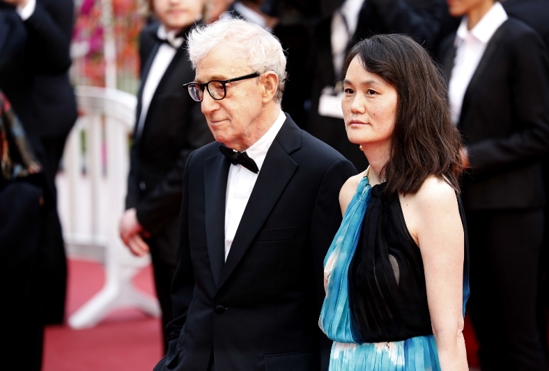 Woody Allen s manželkou Soon-Yi přicestovali na festival v Cannes.