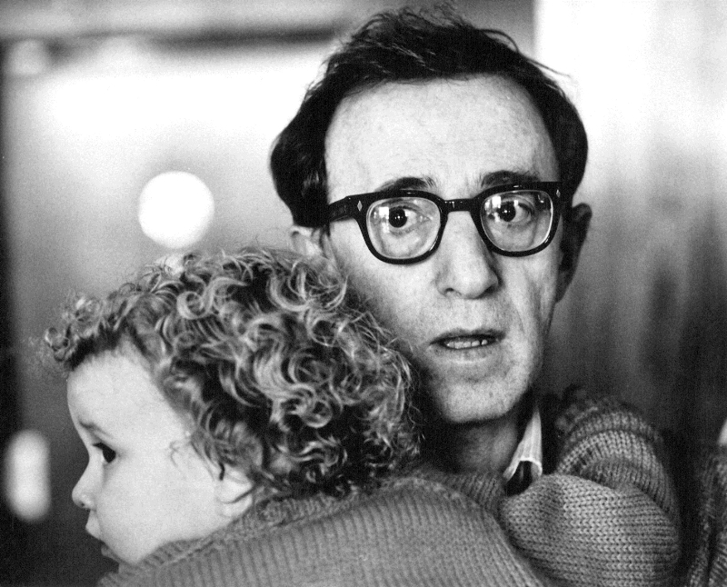 Woody Allen veškerá tvrzení o zneužívání tehdy sedmileté Dylan popírá, prý se jedná o pomstu bývalé partnerky Mii Farrow.
