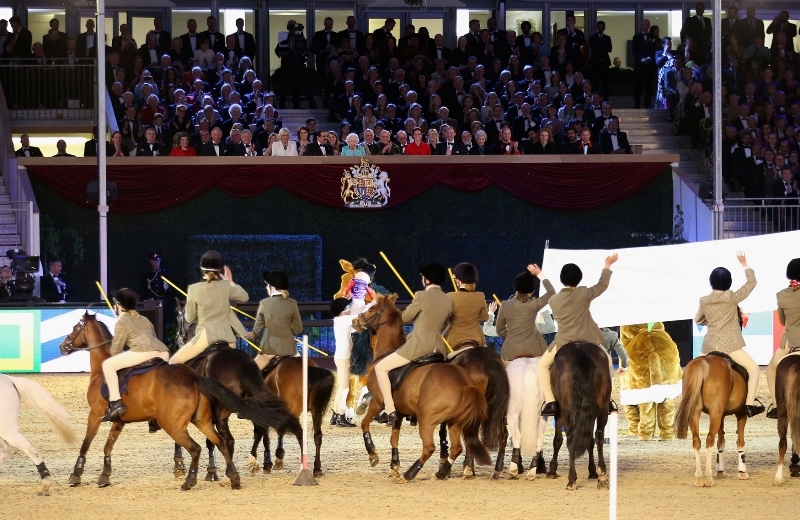 V průběhu show se objevilo na devět set koní a jezdců.