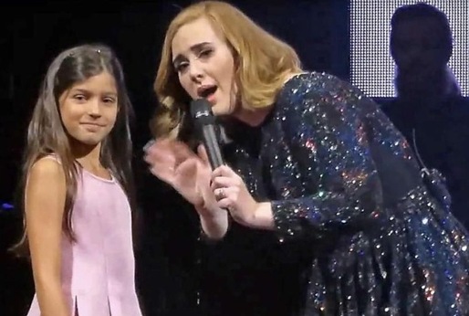 Adele se neváhala zastat desetileté A'lii před vlastními fanoušky.