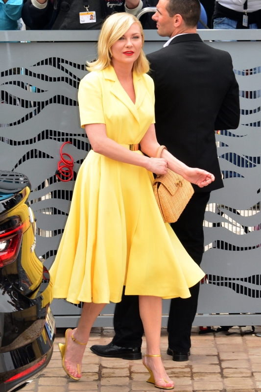 Porotkyně Kirsten Dunst se sladila přes den do lehké žluté, včetně úchvatných střevíčků, a byla za hvězdu.