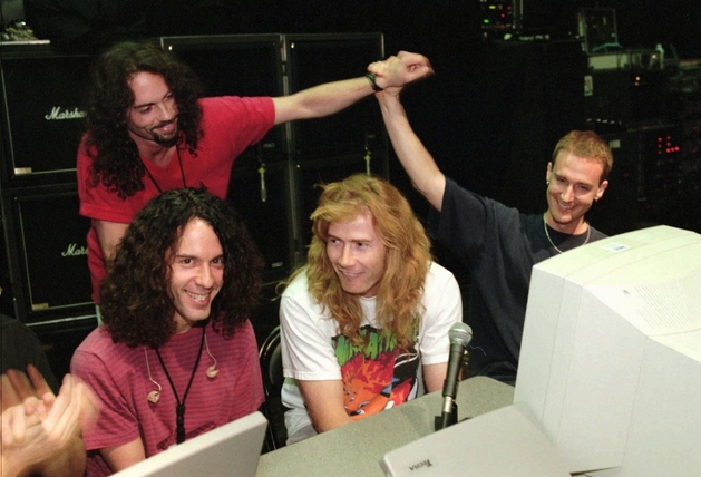 David Mustaine chystá charitativní koncert, výtěžek chce poslat rodině zesnulého bubeníka.