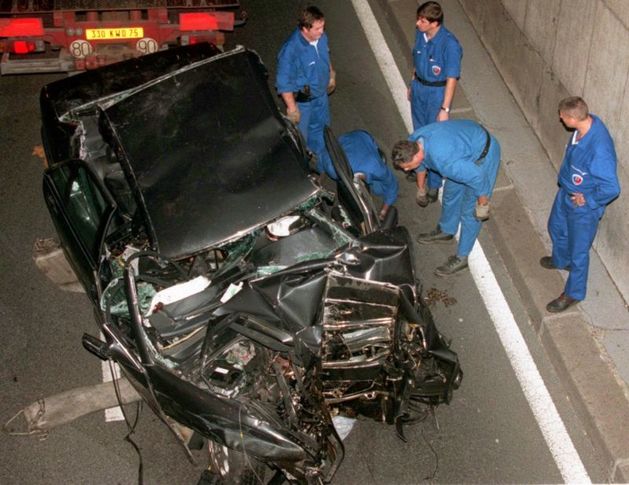 31. srpen 1997 se zapsal do dějin jako tragický den, kdy Diana zemřela po nárazu auta, které ji vezlo, do tunelu poblíž Place de l'Alma.