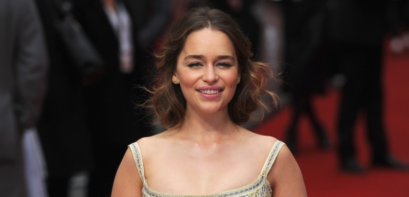 Londýnská rodačka Emilia Clarke se proslavila především rolí v kultovní sérii Hra o trůny.
