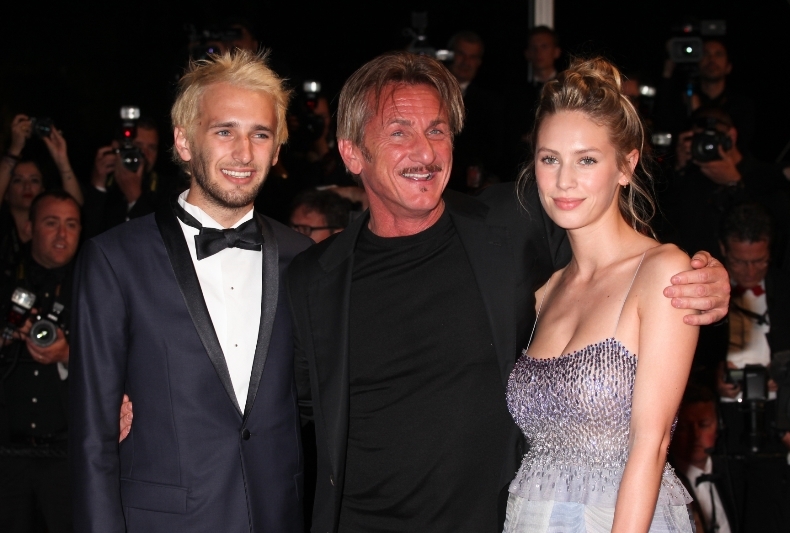 Sean Penn se tváří jako milující táta, svého ubohého syna chtěl ale pojmenovat Steak!