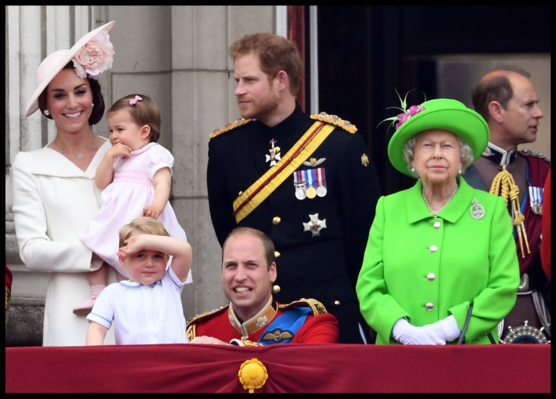 A nejen to! Moment, kdy William nebyl dobře vidět, se královně nezdál správný.
