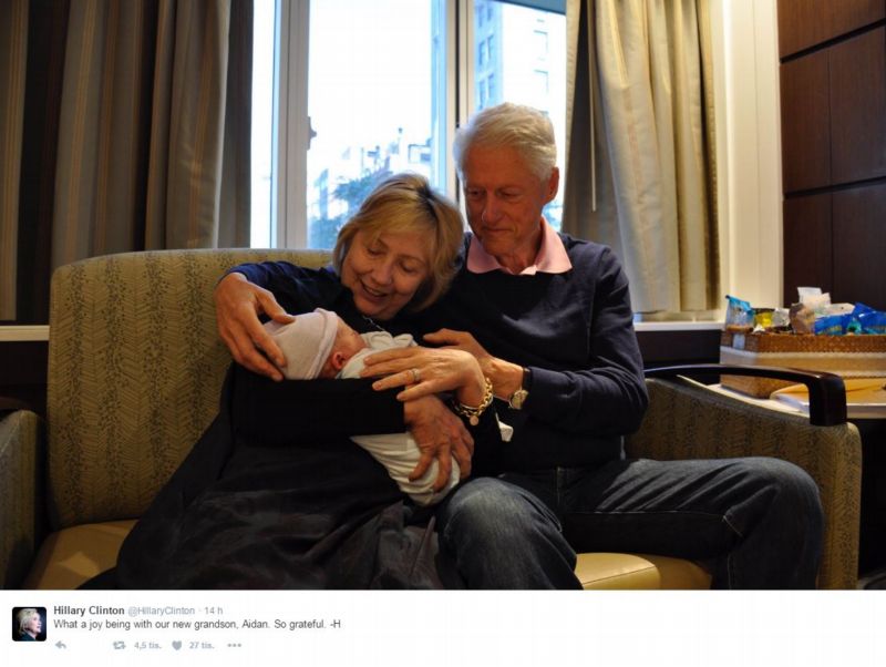 Hillary a Bill jsou pyšní prarodiče.