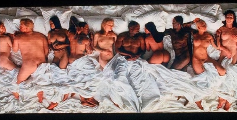 V klipu ke skladbě Famous se s muzikantem octla v posteli řada slavných Američanů.