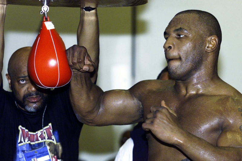 V minulosti byl obávaným boxerským šampionem, jednomu soupeři dokonce ukousl kus ucha.