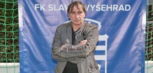 Ondřej Pavelka si v seriálu Vyšehrad! jenž odvysílá internetová televize, zahraje majitele fotbalového klubu.