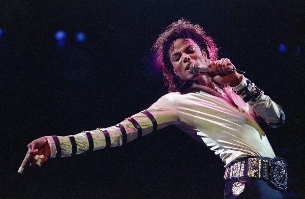 Podle zatím dostupných informací měl Michael Jackson velkou potřebu stýkat se s dětmi.