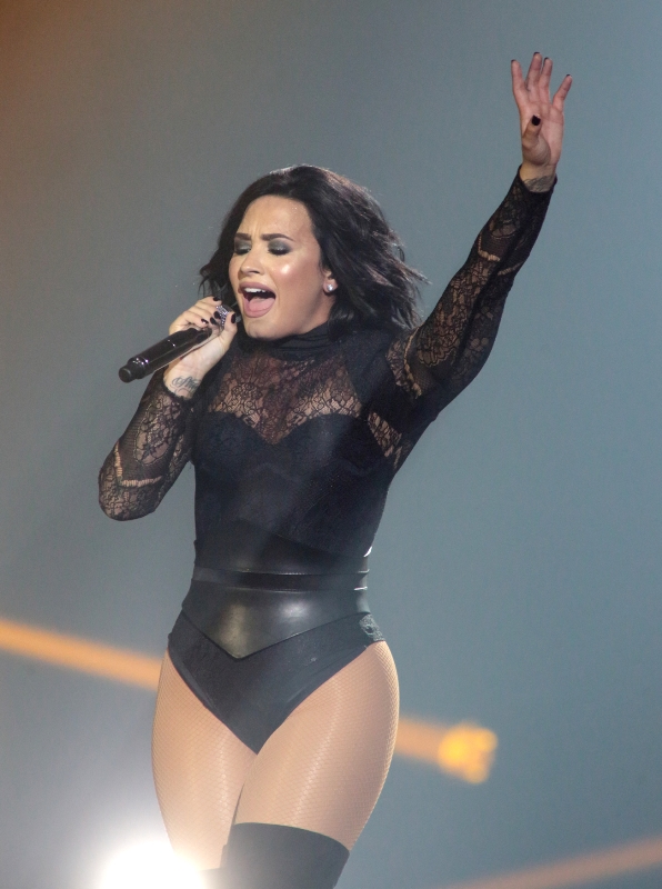 Demi Lovato je po šesti letech po boku Wilmera Valderramy sama.