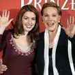 Anne Hathaway a Julie Andrews si spolu zahráli vnučku s babičkou.