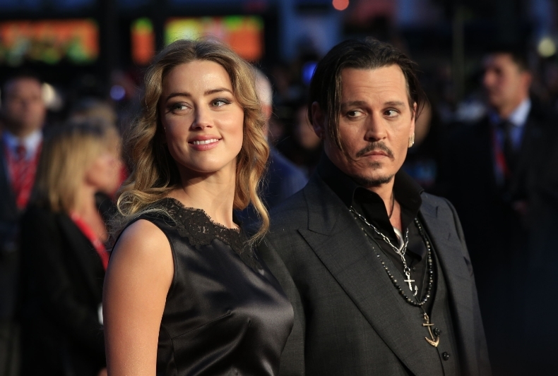 Manželství Johnnyho Deppa a Amber Heard už je minulostí.