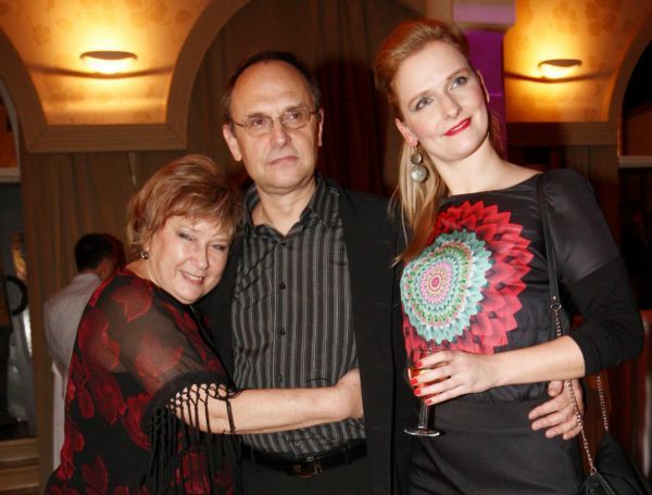 S manželkou Jindřiškou a dcerou Kamilou si Kikinčuk zahrál i v Babovřeskách.