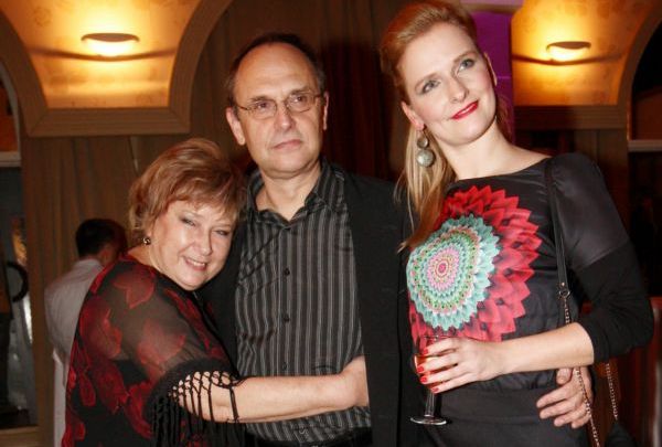 S manželkou Jindřiškou a dcerou Kamilou si Kikinčuk zahrál i v Babovřeskách.