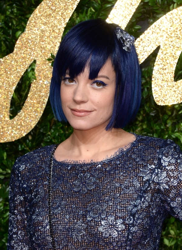 Anglická zpěvačka Lily Allen se vyžívá v častých změnách barvy vlasů.