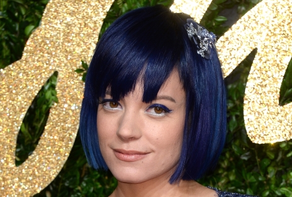 Anglická zpěvačka Lily Allen se vyžívá v častých změnách barvy vlasů.