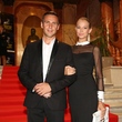 Roman Vojtek s přítelkyní Petrou Vraspírovou navštívili slavnostní předpremiéru mrazivého thrilleru Taxi 121.