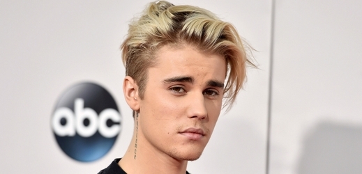 Justina Biebera musel na jídlo zvát bývalý bezdomovec.