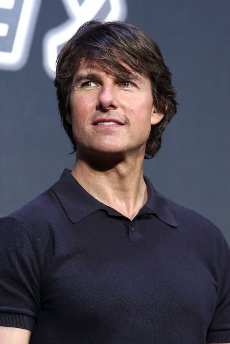 Tom Cruise si vymínil, že jeho bývalá žena nesmí mít pět let po rozvodu oficiální známost.