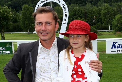 Petr Vondráček s dcerou Aničkou.