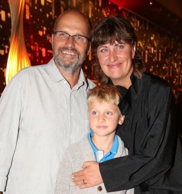 Pohlreich se svojí manželkou Zdeňkou a jejím synem si užívali party TV Prima.