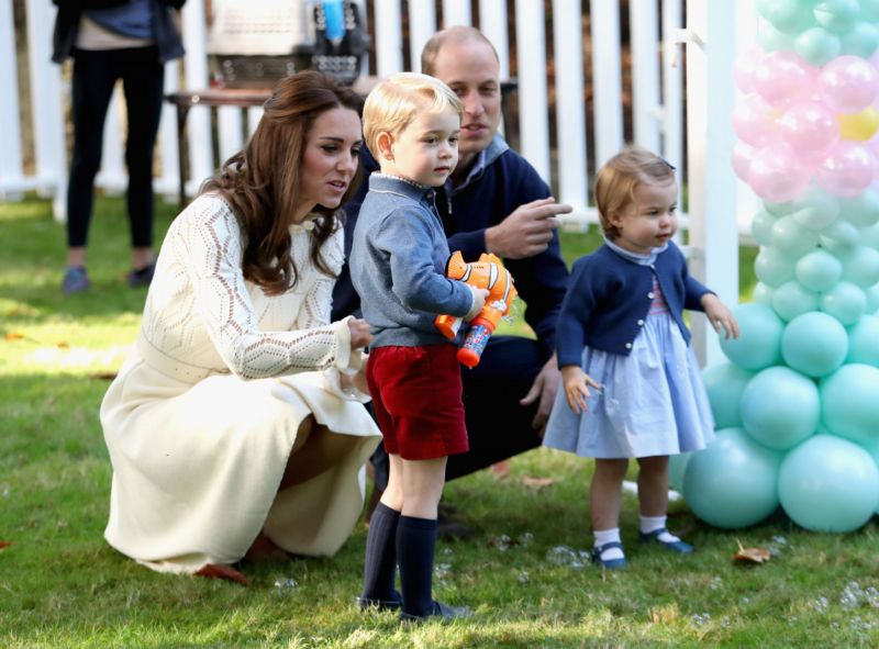 Královské děti nejvíce zaujaly balonky.