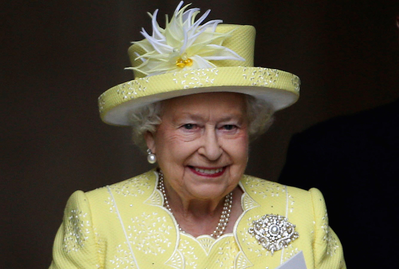 Královna Alžběta II. neposlechla a svého vyvoleného si i přes odpor trůnu vzala.