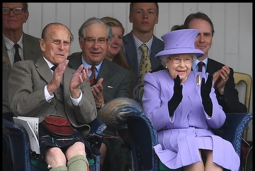 Královna Alžběta se svými syny. 