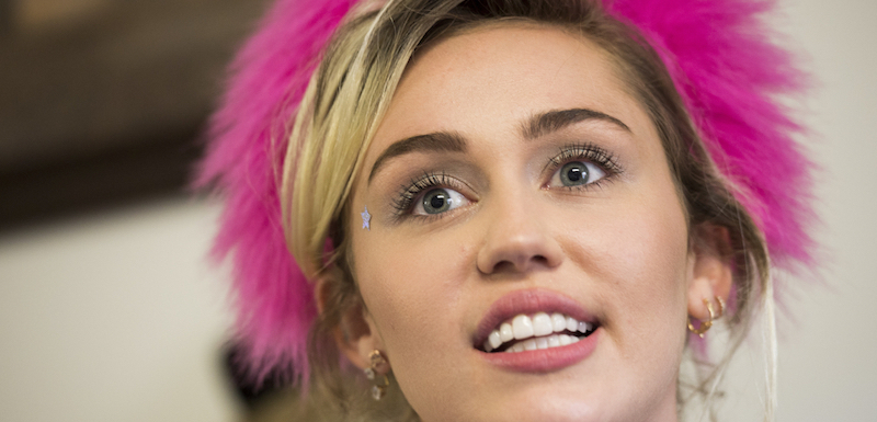 Image Miley Cyrus je jedna velká hra.