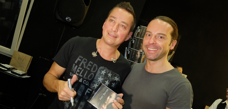 Petr Bende vydá nové CD s názvem Restart. Na snímku spolu se spisovatelem Richardem Sacherem (vpravo).