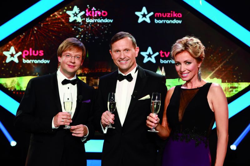 Před půlnocí proběhne slavnostní přípitek, kterého se kromě hlavní moderátorské dvojice večera Kateřiny Brožové a Aleše Cibulky zúčastní i majitel televize Barrandov Jaromír Soukup.