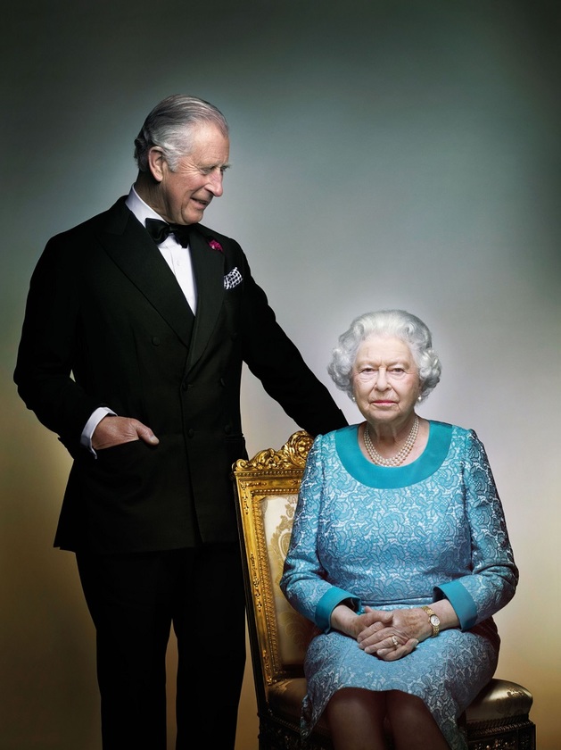 Královna Alžběta II. a princ Charles.