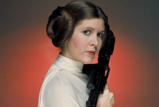 Herečka Carrie Fisherová ve filmu Hvězdné války jako princezna Leia.