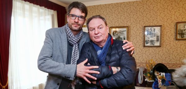Michal Jančařík se svým otcem, který se bojí o synův život.